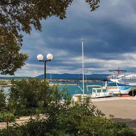 2 Bedroom Lovely Apartment In Malinska Appartamento *