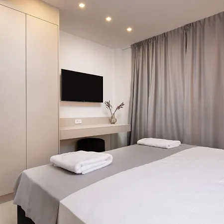 2 Bedroom Lovely Apartment In Malinska * 말린스카