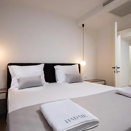 아파트 2 Bedroom Lovely Apartment In Malinska