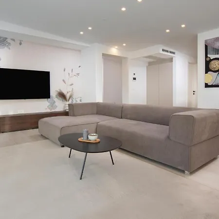 아파트 2 Bedroom Lovely Apartment In Malinska